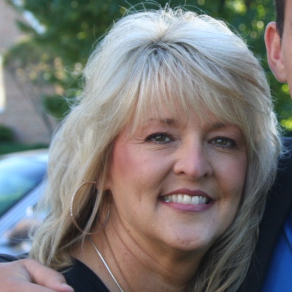 Meet your Posher, Melissa - Picture 1 of 1